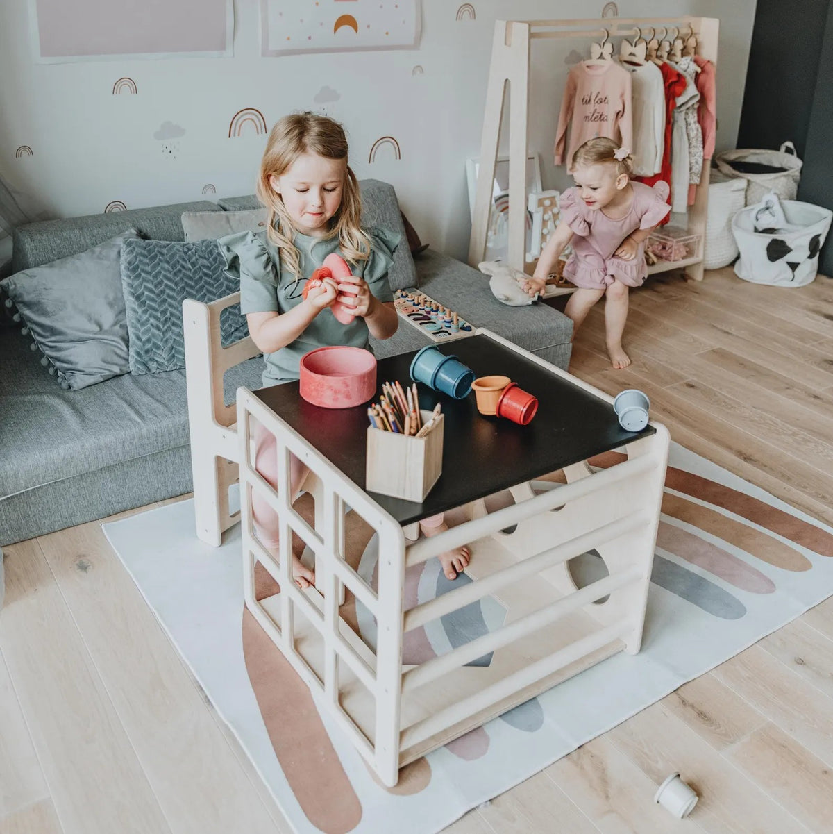 Benbo Kids 2 az 1-ben fa gyermekasztal székkel és mászókockával – natúr