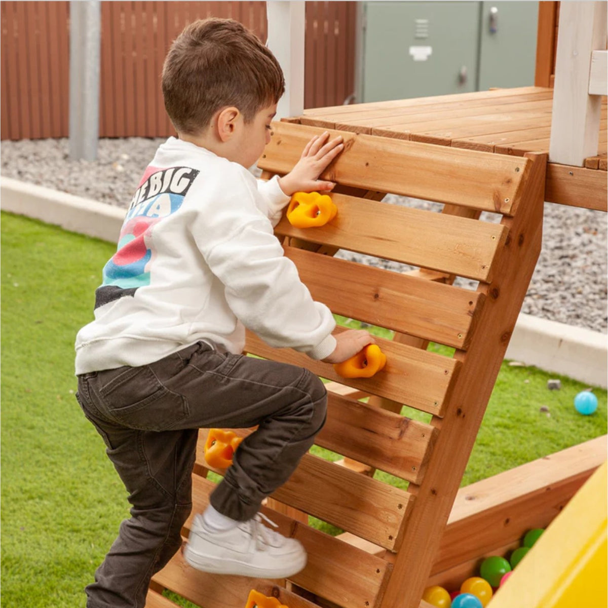 Benbo Kids nagy fa kerti játszóház csúszdával, homokozóval és mászófallal