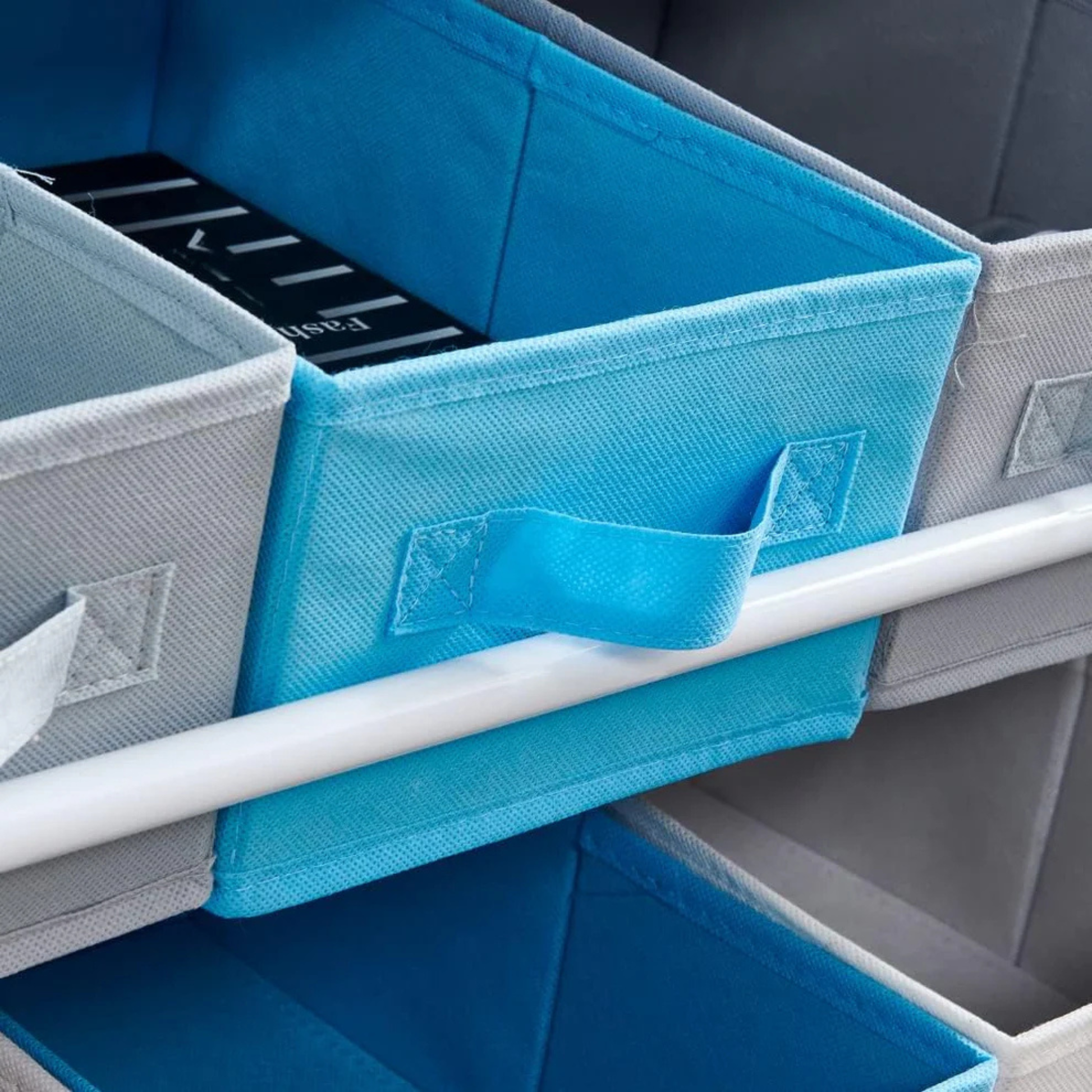 3 könyvtartó rekesszel ellátott gyerekpolc